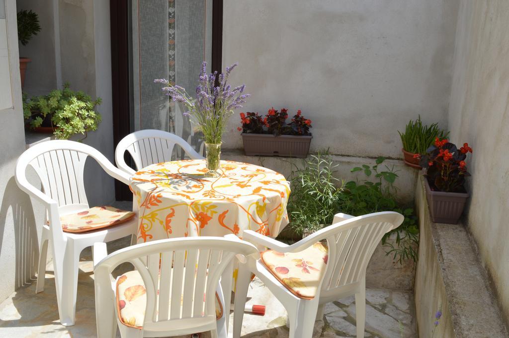 Apartment Andrija Vrbnik Dış mekan fotoğraf