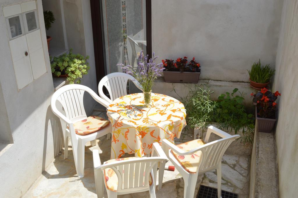 Apartment Andrija Vrbnik Dış mekan fotoğraf