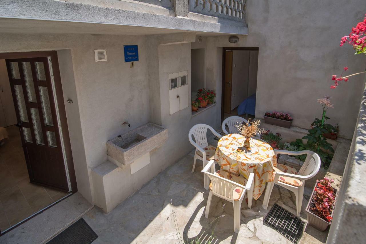 Apartment Andrija Vrbnik Dış mekan fotoğraf